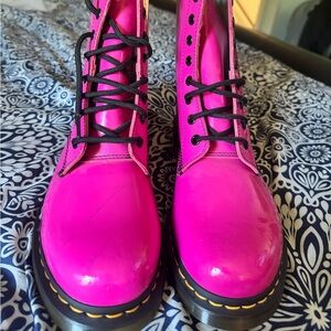 Pink never worn women size 10 Dr. Martens